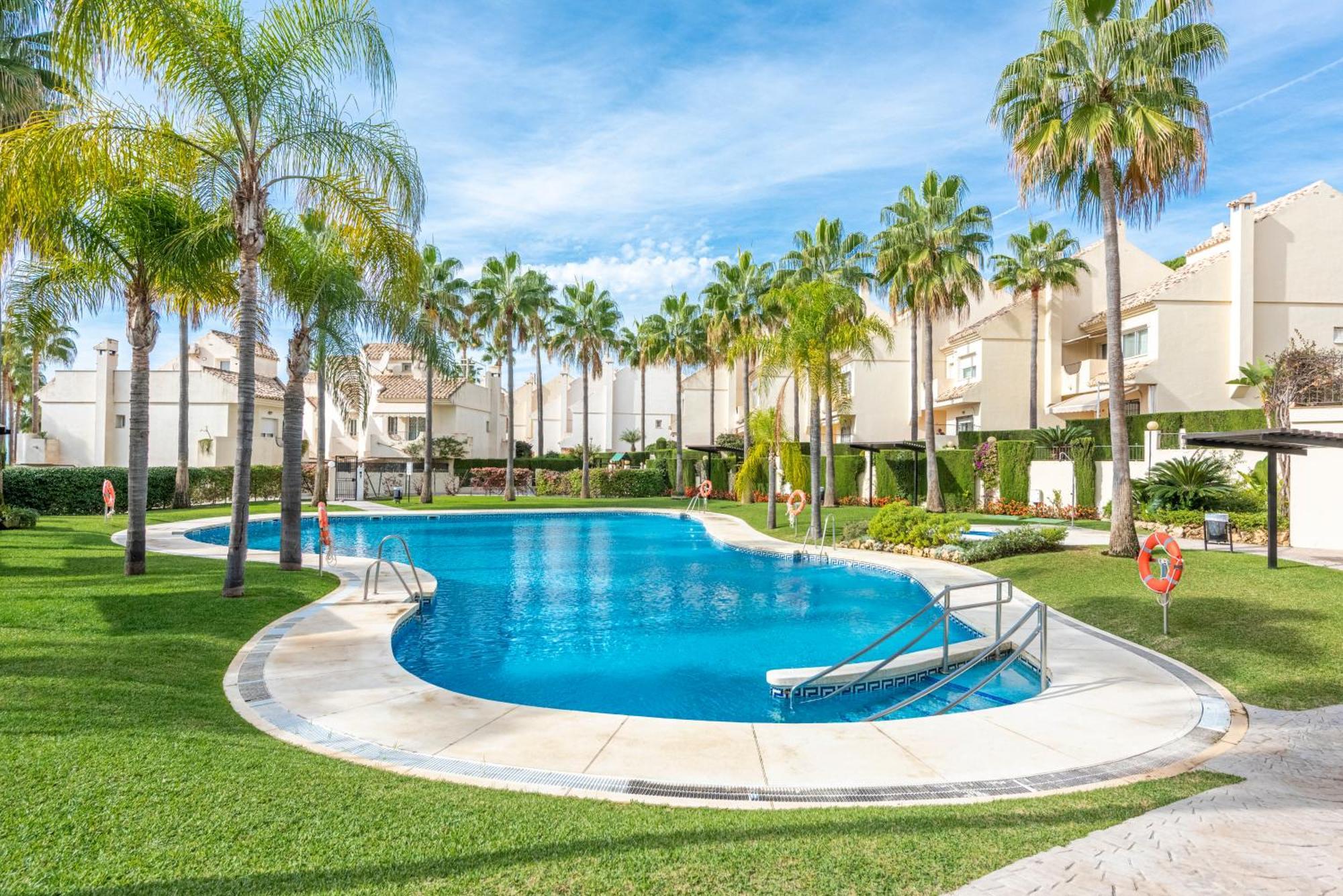 El Arenal Townhouse By The Beach With Swimming Pool - Eaw Homes Marbella Ngoại thất bức ảnh